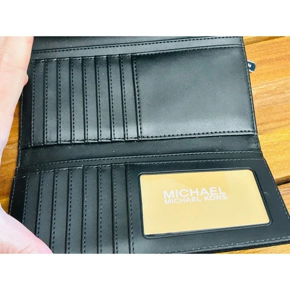 Michael Kors Jet Set Travel large trifold wallet - Picture 4 of 4